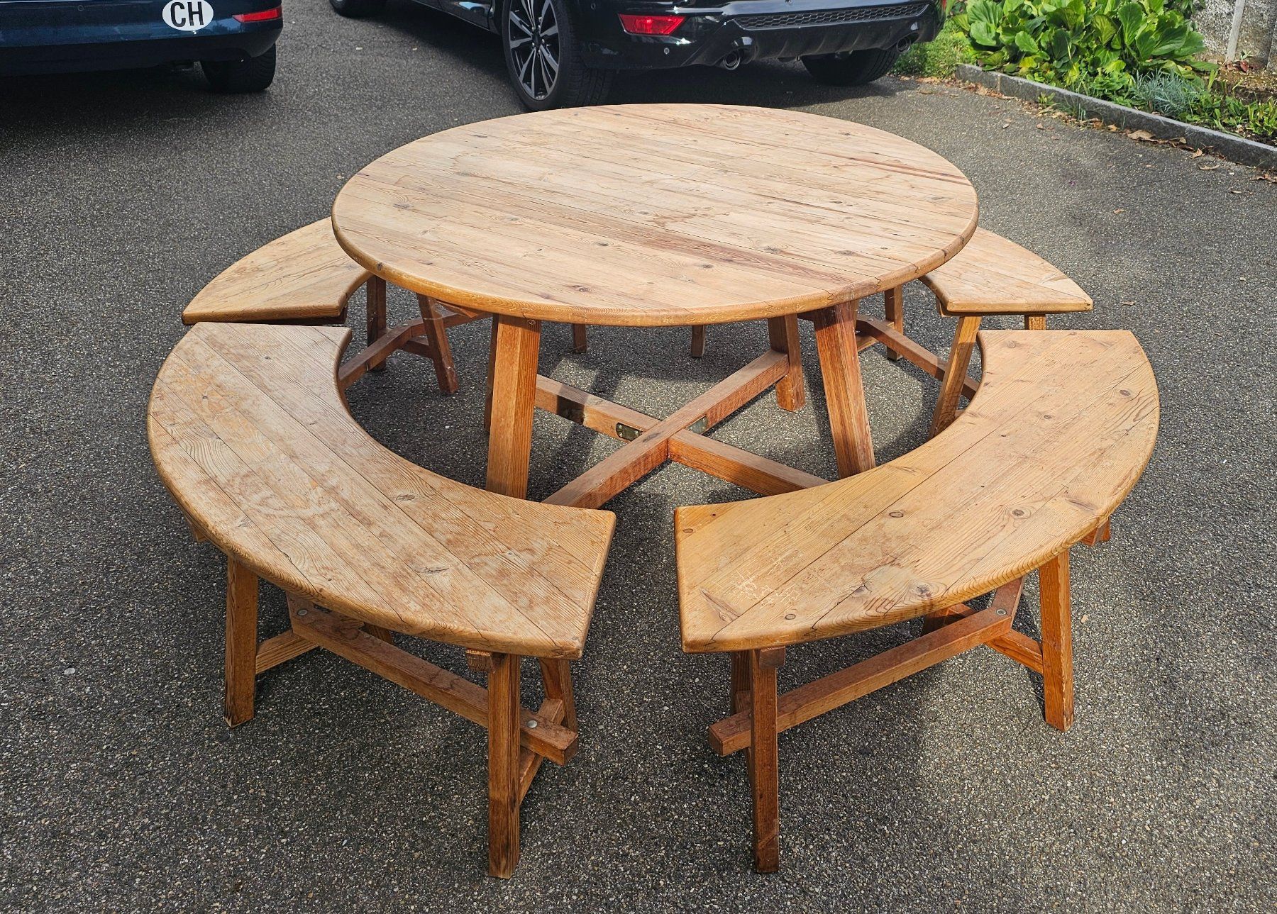 Tischset: Holztisch rund mit 4 Bänken – Gebraucht aus Rain von Rasala3