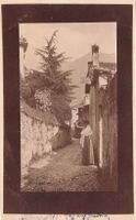 Gandria (TI) Vicolo storico con figura femminile 1913