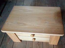 Massivholz Nachttischli / Tisch mit Schubladen Vintage