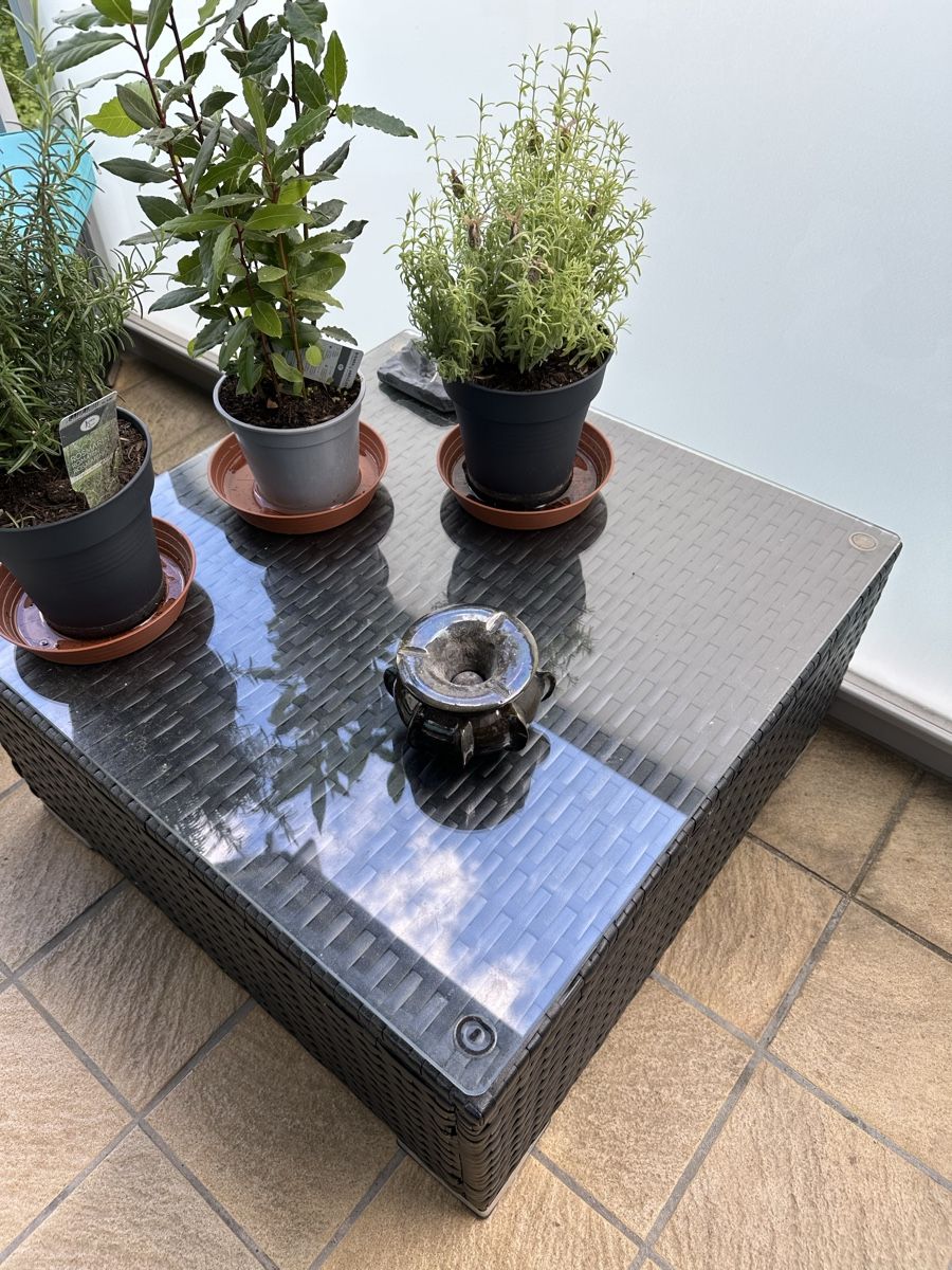 Divani: Outdoor Lounge Set aus Polyrattan mit Glastisch – Usato da Bassersdorf venduto da WayanMartin13 3