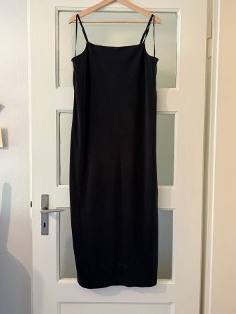 Schwarzes Kleid von MONKI Grösse XL