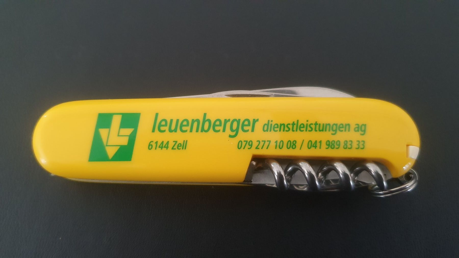 Victorinox Coltelli tascabile: 4 Victorinox Sackmesser mit Logo – Nuovo (secondo la descrizione) da Härkingen venduto da MarianneSi