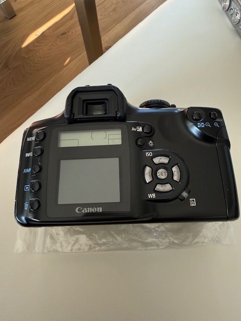 Canon Fotocamera: Canon EOS 300D Digitalkamera – Usato da Winterthur venduto da projectcleanup 1