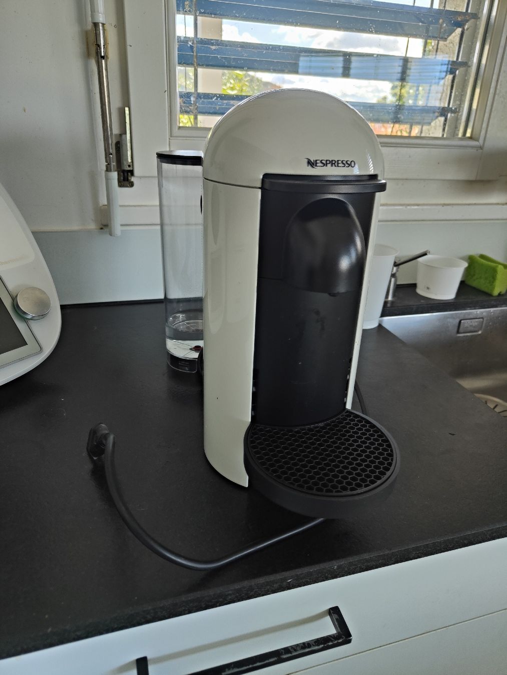 Nespresso Macchine per caffè & Macchine per espresso: Nespresso Vertuo weiss – Usato da Klingnau venduto da Eggeli