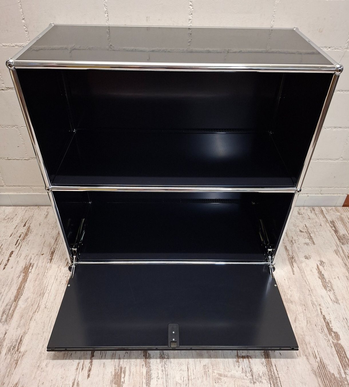 USM Eléments de bureau: USM Haller Schrank Graphitschwarz / neue Generation – D'occasion à hombrechtikon par Marijo 1