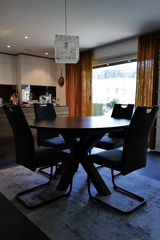 Tischset: Moderner Design-Esstisch mit 6 Stühlen – Gebraucht aus Basel von easydriver23