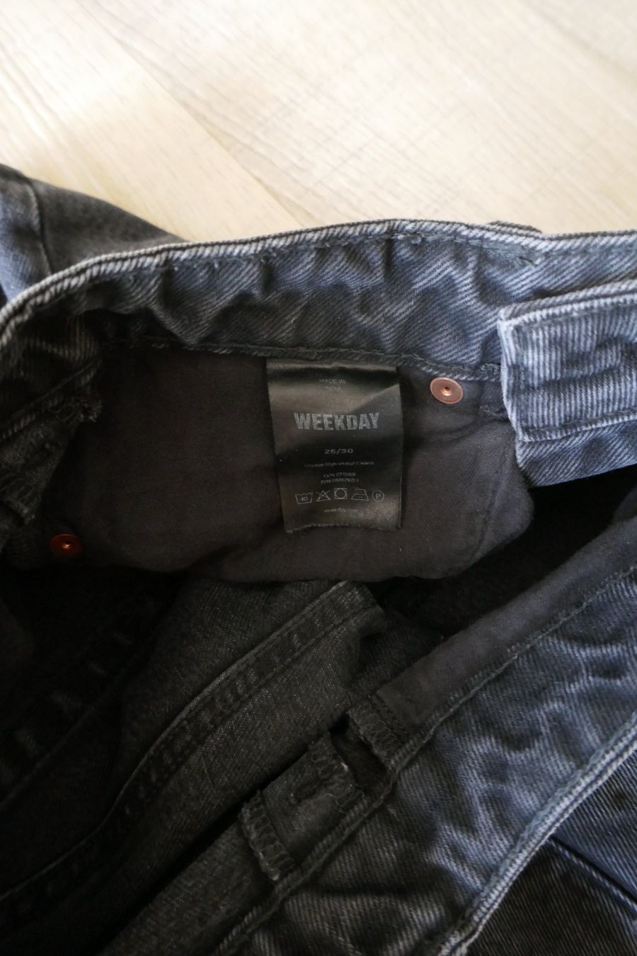 Weekday Jeans: Jeans Weekday Gr. 25/30, schwarz – Usato da Port venduto da uzuku 7