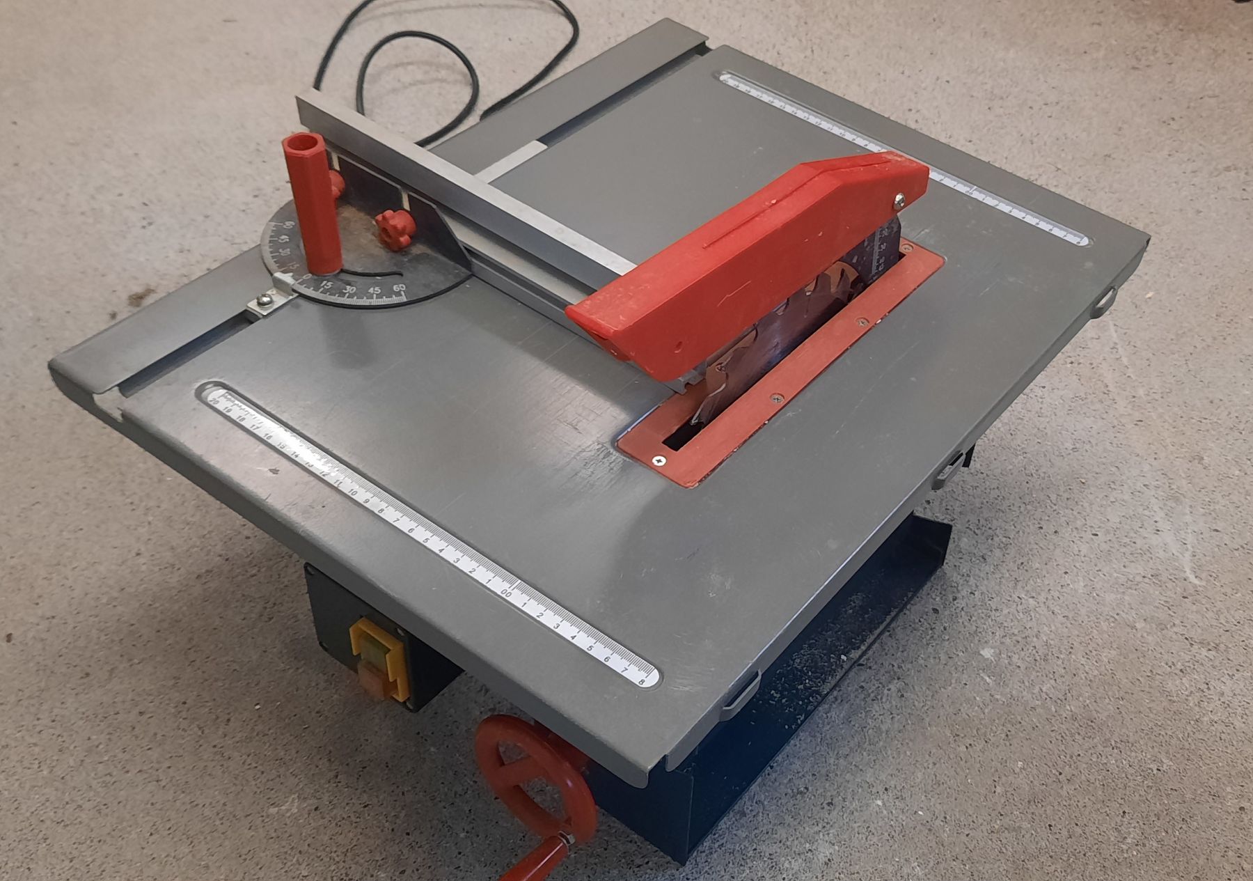 Einhell Seghe: Einhell TK800 Tischkreissäge – Usato da Beckenried venduto da Dejoengsche 1