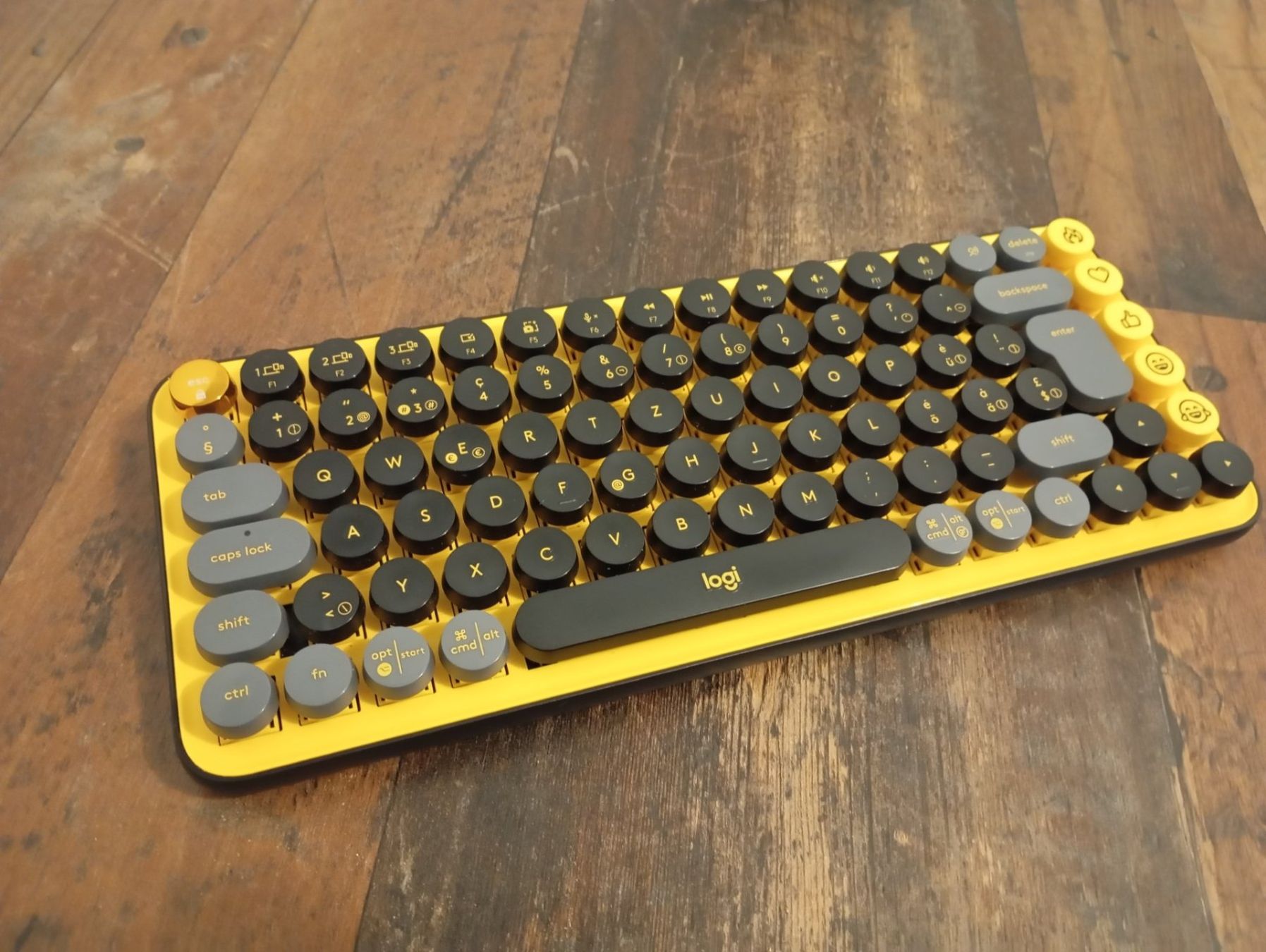 Logitech Claviers: Keyboard Logitech POP Keys Blast Yellow – D'occasion à Porrentruy par fre_r8qq 1