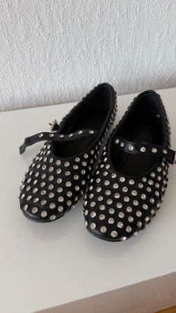 Ballerines noires taille 38 avec clous et strass