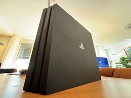 PS4 Pro 1 TB mit 24 Spielen, PS VR + Kamera, Contr. & Zubehö