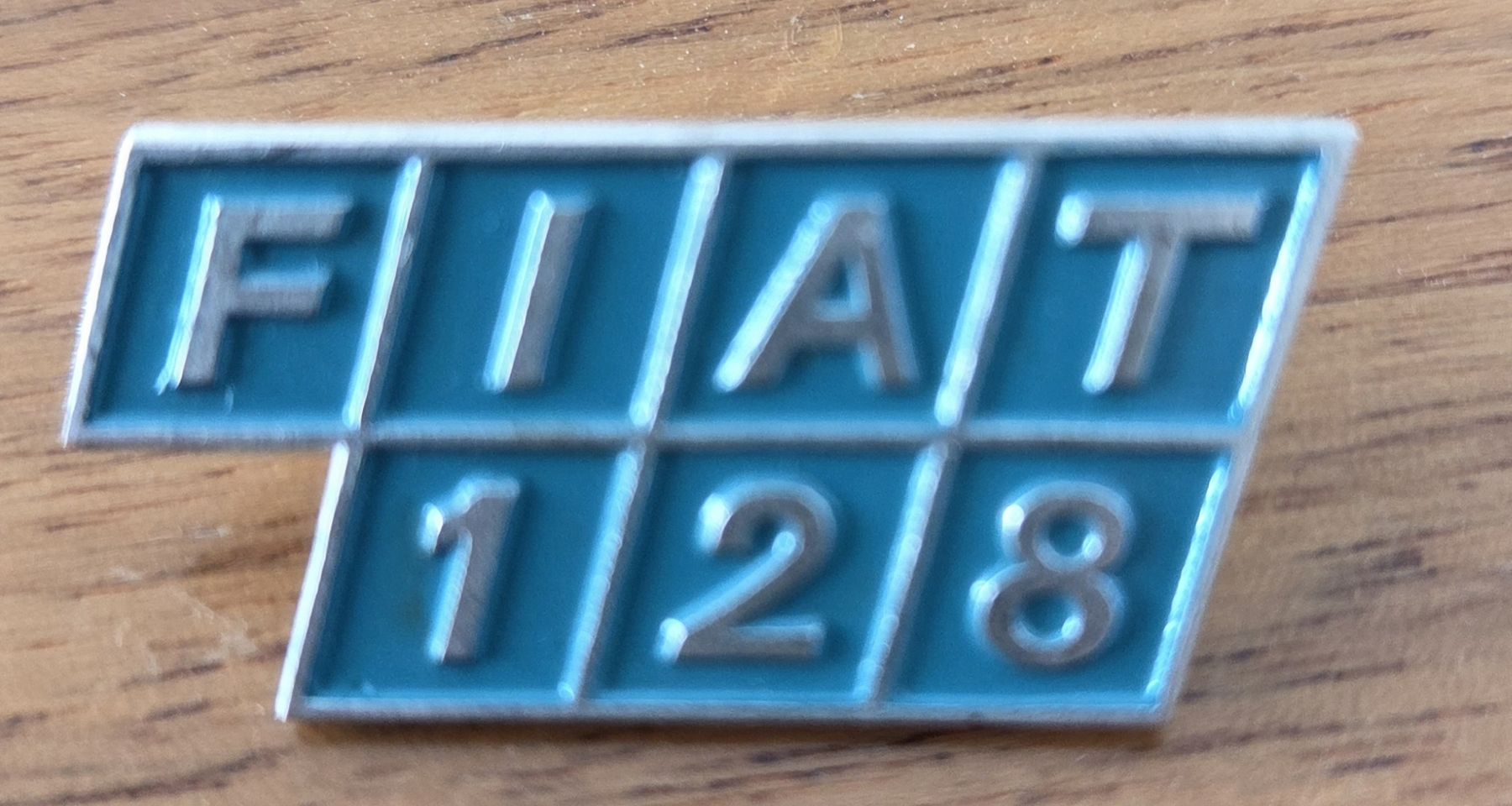 Fiat Placchette & Badge: Pin Fiat 128  – Usato da Moosseedorf venduto da Liberal