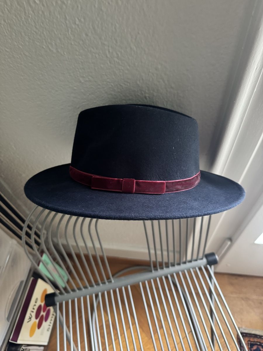 Chapeaux, bonnets & casquettes: Fall hat with velvet ribbon  – Neuf (Voir description) à Zürich par kri_zhv2 1