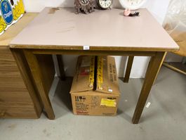 Holztisch mit beiger Platte, Gebrauchsspuren, stabil