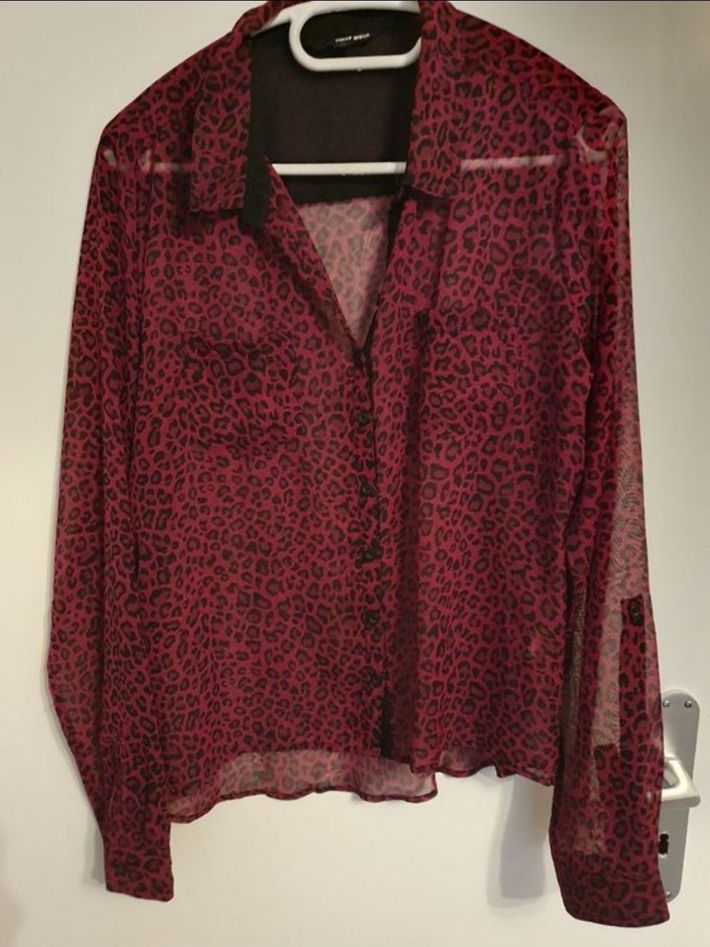 Blusen: Transparente Bluse, Leo-Muster, tief-dunkles pink, Gr. 42 – Gebraucht aus Bern von christiane_pr 2