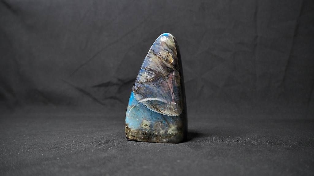 Minerali & Pietre curative: Labradorite en forme libre (250g) – Nuovo e nell'imballaggio originale da Granges-Marnand venduto da MineralEclat 2