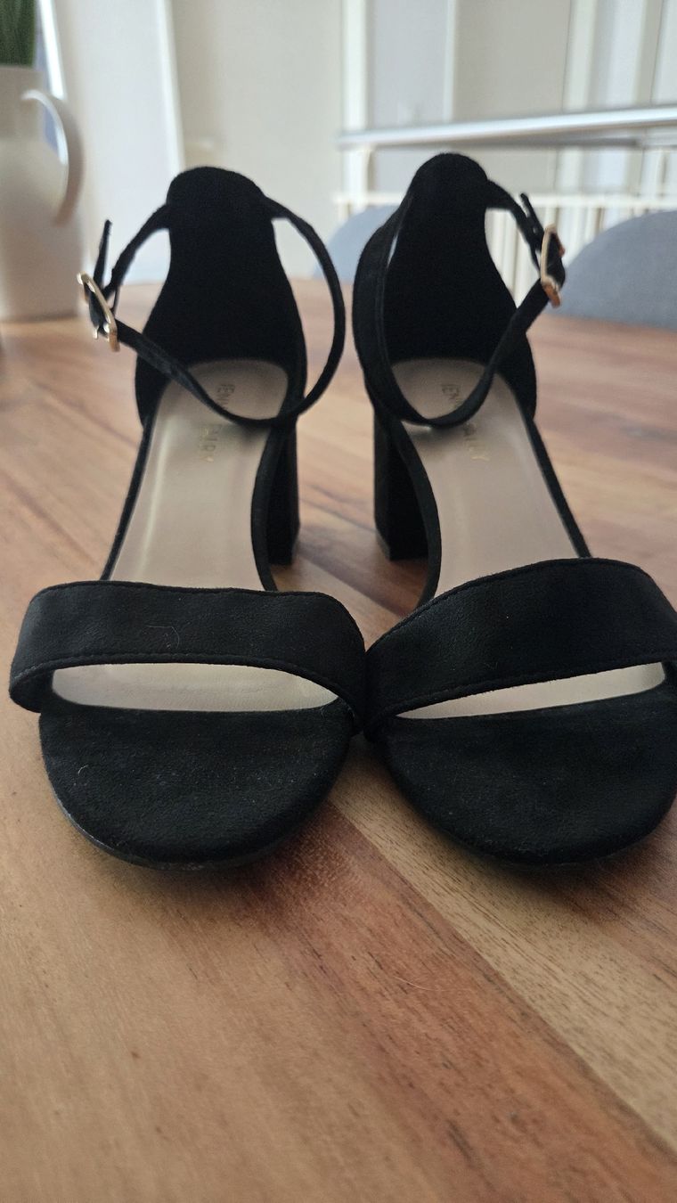Damenschuhe: Sandaletten schwarz - Grösse 37  – Gebraucht aus Wohlen AG von steffi_Bee
