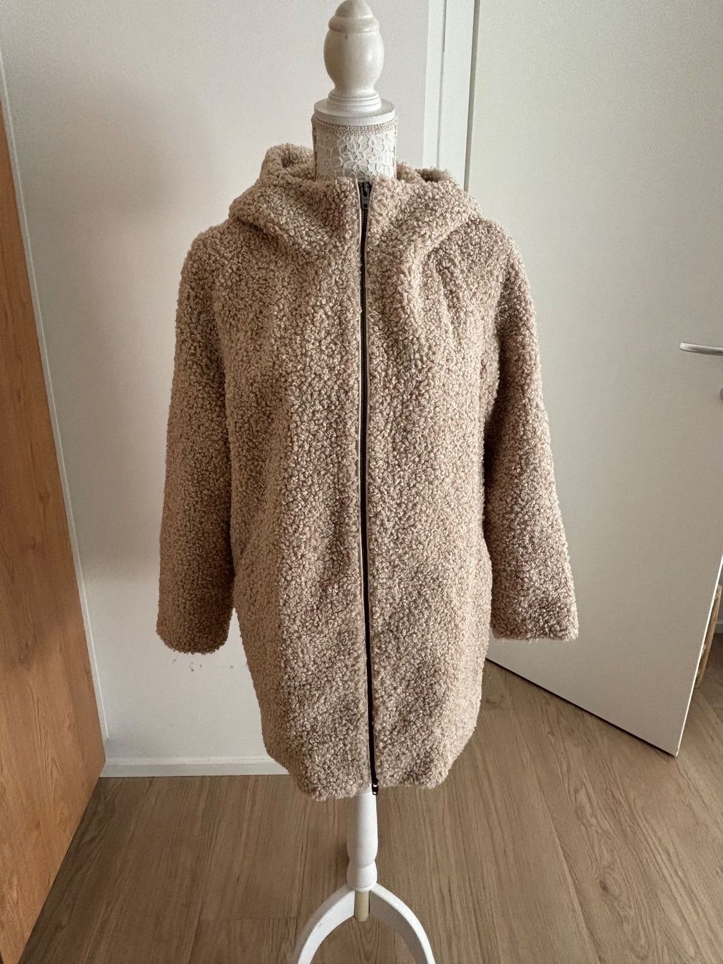 Mäntel: Sehr schöner Mantel hell-beige 36 – Gebraucht aus Zürich von McQeen