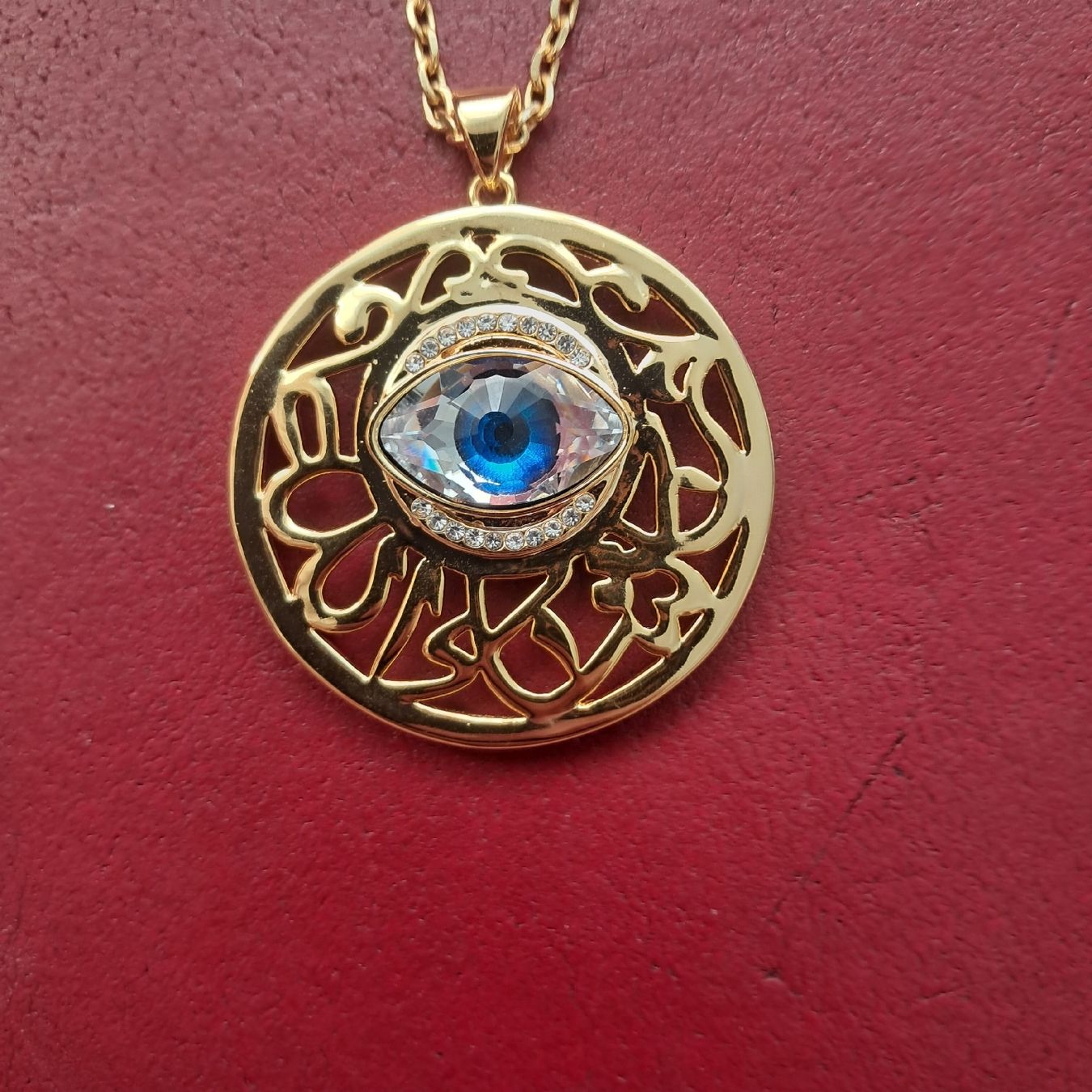 Ketten: Collier Augenform Medaillon Goldfarben mit blauer Stein – Gebraucht aus Dietikon von una_y6wy 1