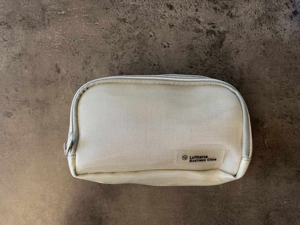 Custodie per cosmetici: Lufthansa Business Class Necessaire/ Vanity Bag – Nuovo (secondo la descrizione) da Euthal venduto da 99Antik