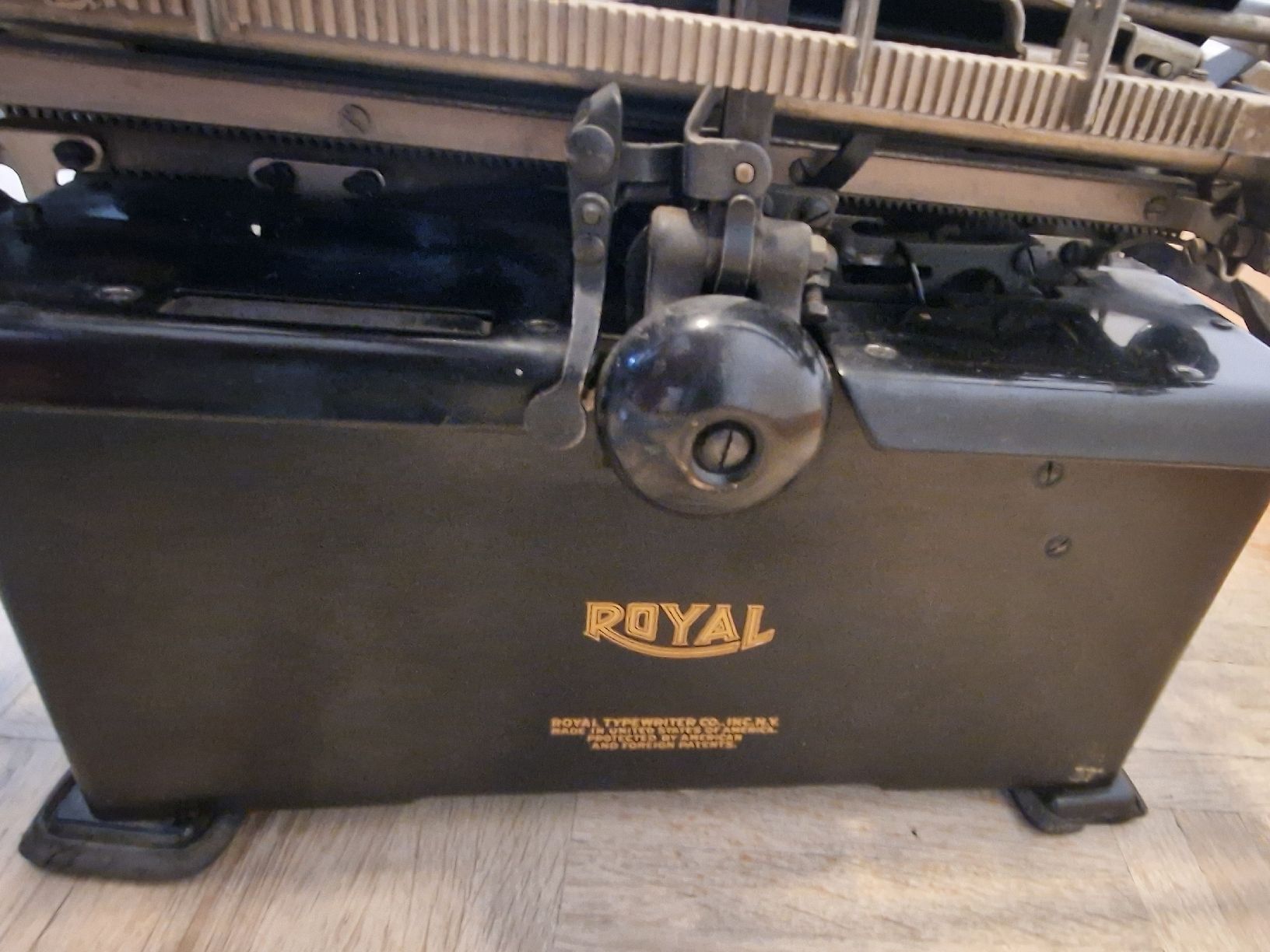 Macchine da scrivere: Machine à écrire ROYAL ancienne bon état – Usato da La Chaux-de-Fonds venduto da Ric_m628 2