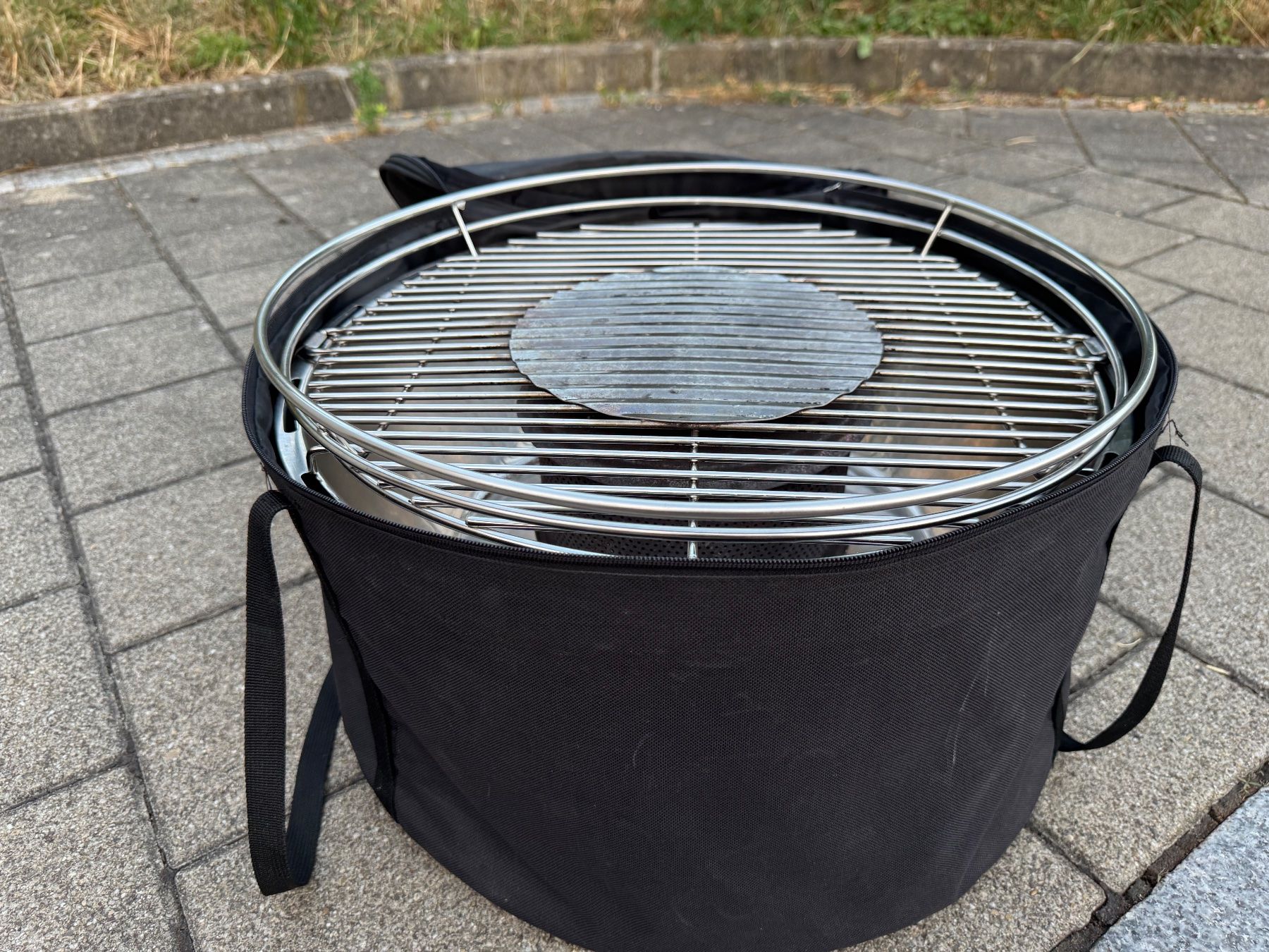 Lotusgrill Griglie: Lotus Grill XL mit Tragetasche – Usato da Sissach venduto da Sinom