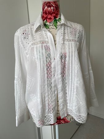 Schöne Stickerei-Bluse ZARA M made in India weiss