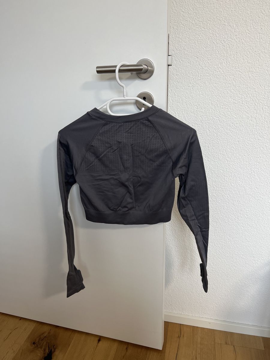 Tops: Gymshark Langarmshirt Grösse S grau – Neu (gemäss Beschreibung) aus Feldbrunnen von soon-nam 2