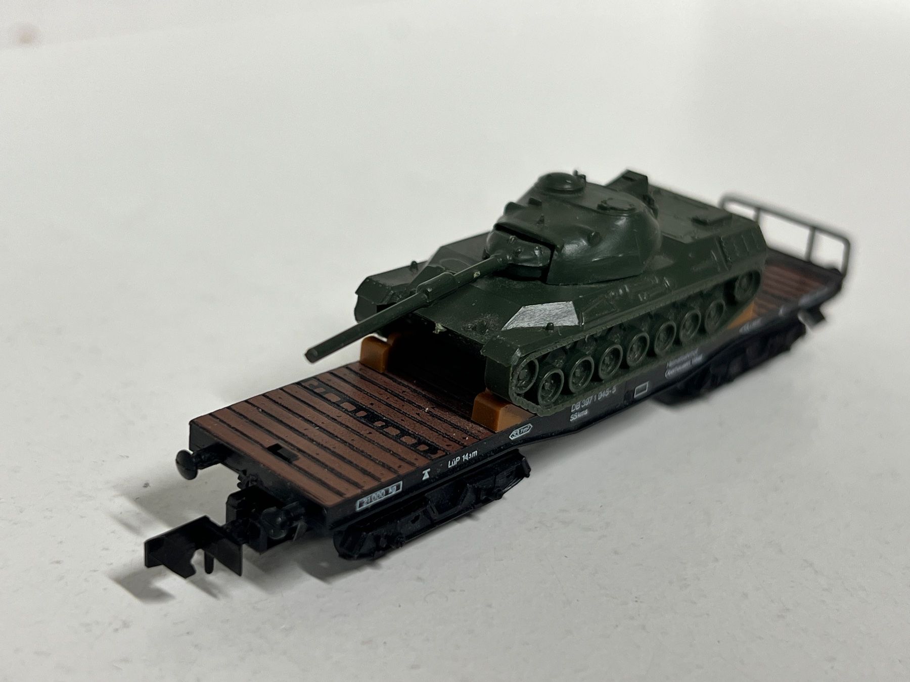 Arnold Modellini di ferrovie: Spur N Arnold Flachwagen beladen mit Panzer – Usato da Geroldswil venduto da TopTrain54 2