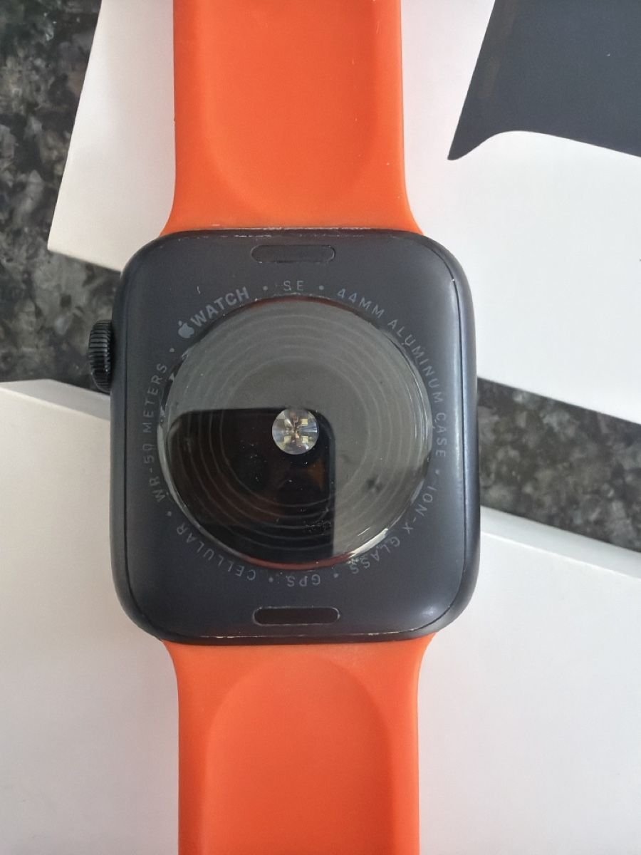 Apple Smartwatch: Apple Watch SE 44mm  A3328   10  /  25 – Gebraucht aus Wetzikon ZH von philippe_22 2
