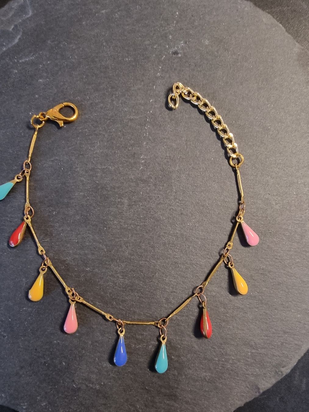 Bracciali & Braccialetti: Bracelet Doré Gouttes Émaillées Multicolores Léger – Nuovo (secondo la descrizione) da Veyrier venduto da Leilazizou