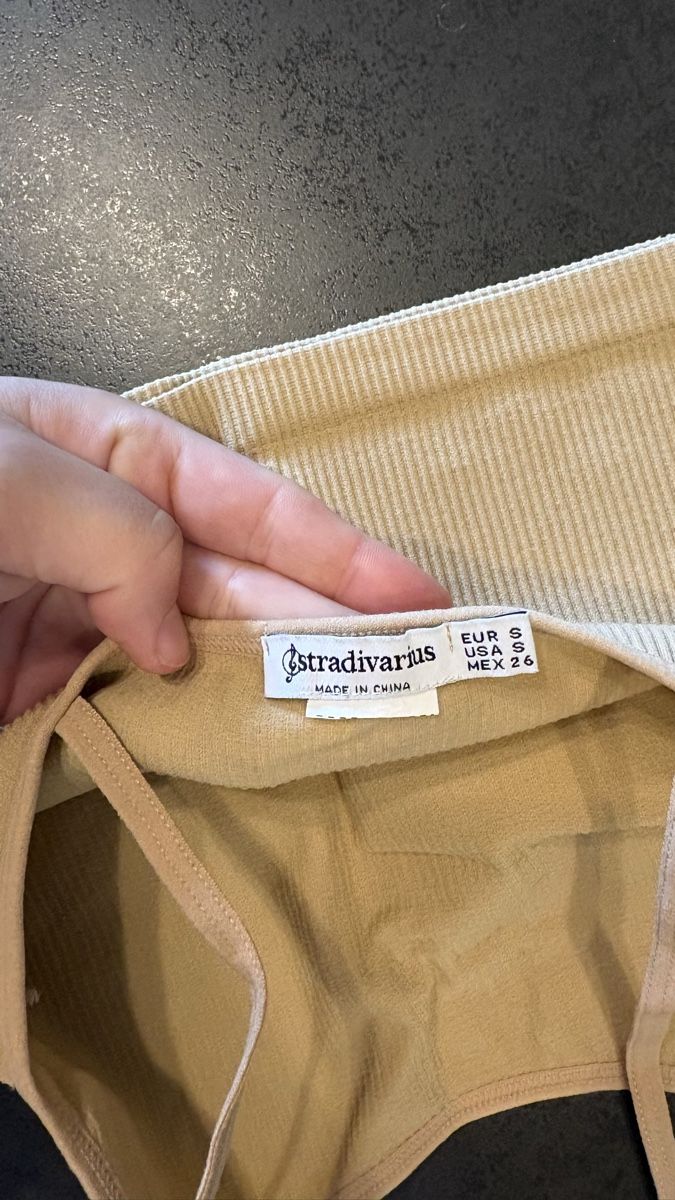 Top: Crop Top beige – Nuovo (secondo la descrizione) da Winterthur venduto da m.tix 2