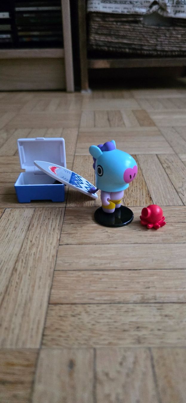Statuette: BT21 UNIVERSTAR Sammelfigur Mang Surf Version – Nuovo (secondo la descrizione) da Spreitenbach venduto da SophieHatter89 1