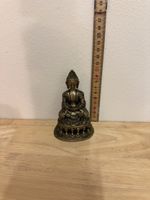 Kleine Buddha-Figur aus Metall auf Lotussockel – ca. 10 cm