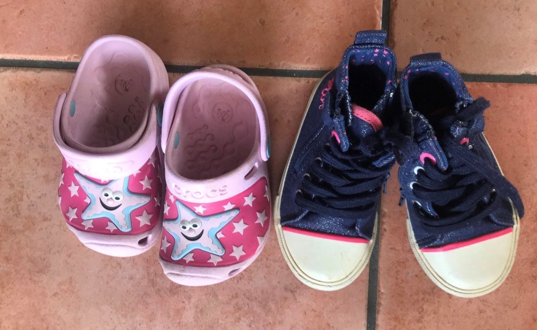 Scarpe per ragazzi: Mädchenschuhe 23, 2 Stk. – Usato da Schmitten FR venduto da FAJost 1