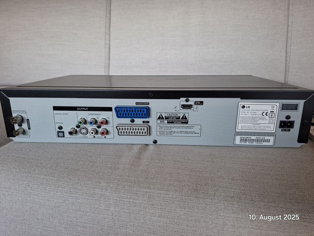 LG Aufnahmegeräte: LG DVD Recorder/Player  und  VHS Videorecorder/Player Combo – Gebraucht aus Oberägeri von Chhe1 1