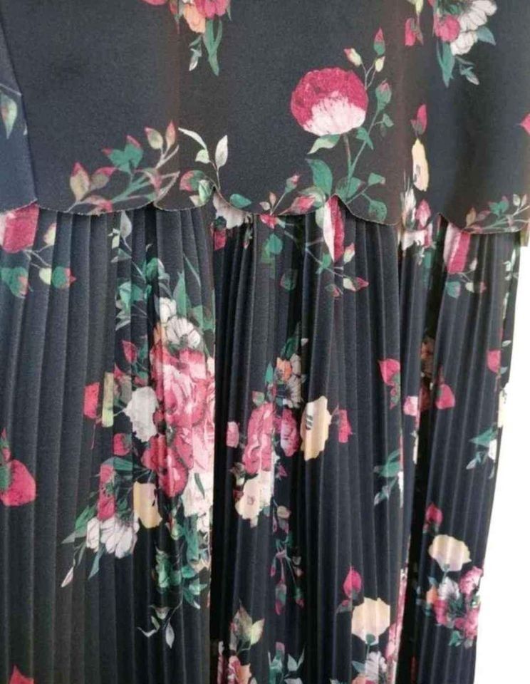 Vestiti: Kleid mit Blumenmuster Gr. 40 / L – Usato da Nänikon venduto da Manta87 2