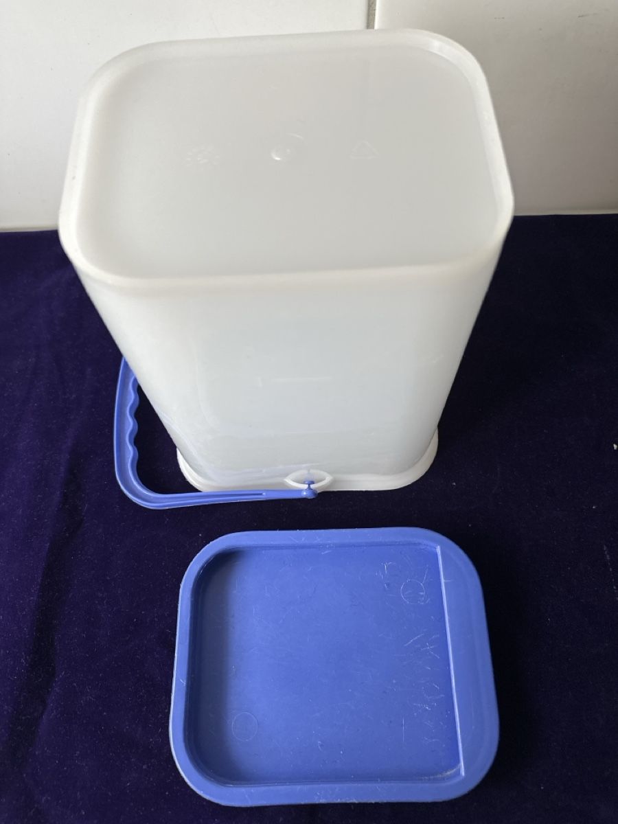 Sonstiges für Haushalt & Wohnen: Milch-Kesser, Eimer mit Deckel, Weiss-Blau 3 Liter  – Gebraucht aus Zürich von Chaeffeler 2