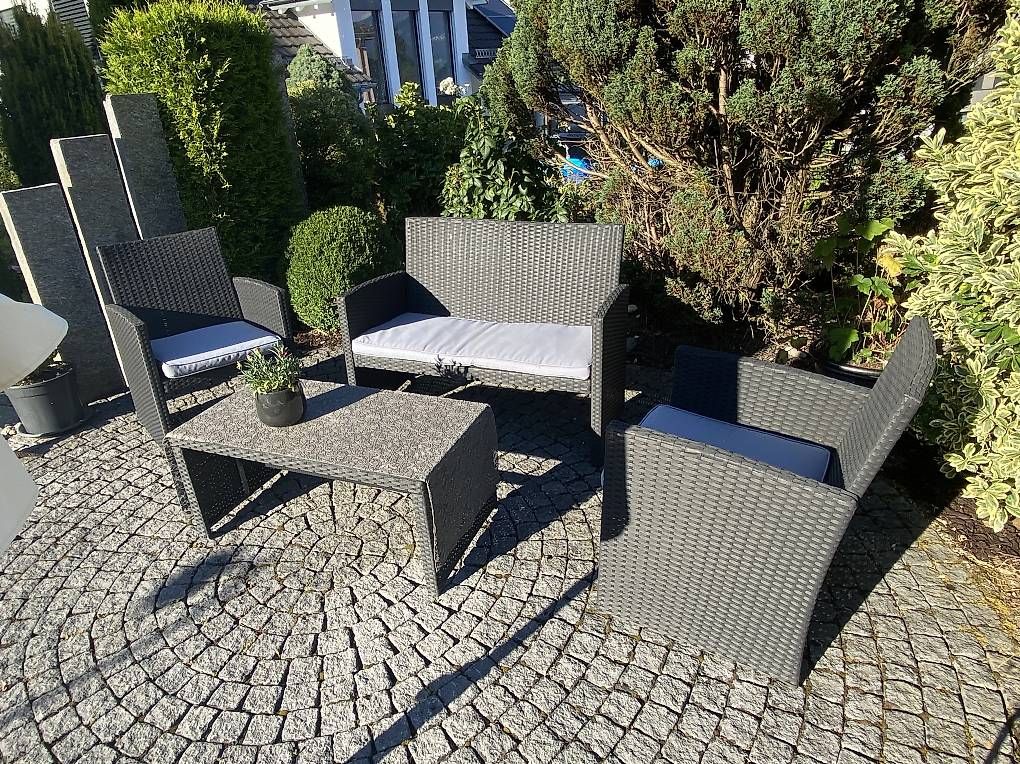 Set de table et chaises: Gartenmöbel 4Plätzig samt Tisch mit Glasplatte – D'occasion à Lüchingen par ebkaufsuche