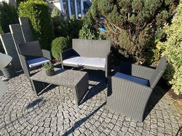 Gartenmöbel 4Plätzig samt Tisch mit Glasplatte