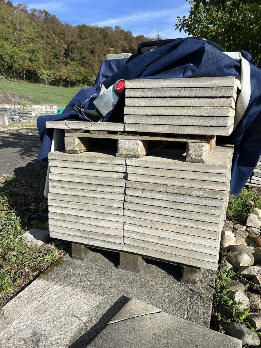 Rivestimenti per pavimenti: Beton Platten – Usato da Aesch BL venduto da strawberry.