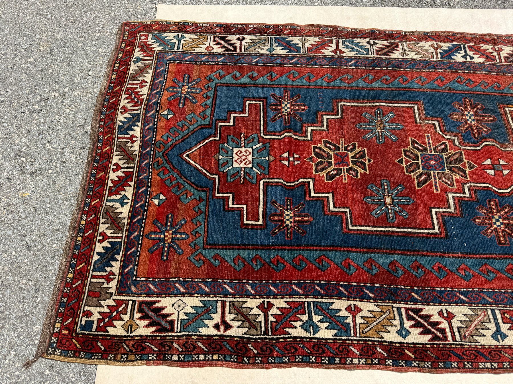 Teppiche: Kasak mit archaischem Design Teppich 236x140cm sauber – Gebraucht aus Vacallo von cri_229f 8