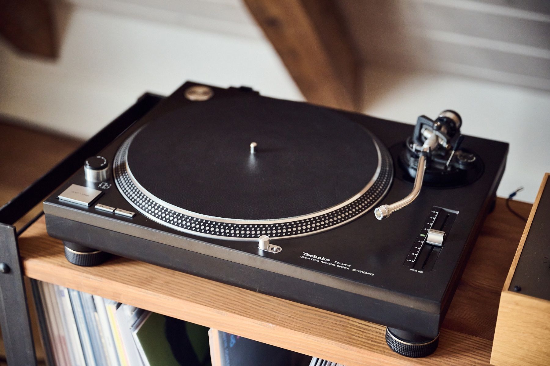 Technics Plattenspieler: 2 x Technics SL-1210 MK2 in Top-Zustand – Gebraucht aus Zürich von neon_studio_zuerich