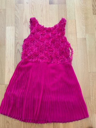 Schönes Mädchen Kleid 122-128