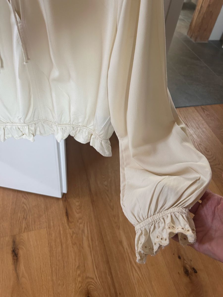 H&M Blusen: Bluse langarm Creme mit Rüschen und Spitze Grösse S – Gebraucht aus Frauenfeld von Pafe66 2