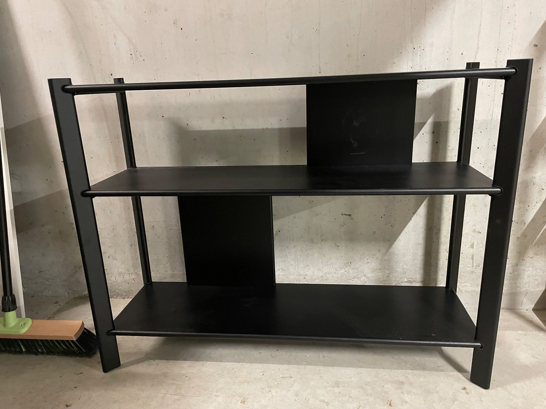 Ikea Scaffali: JÄTTESTA Table d'appoint, noir, 95x30 cm – Usato da Neuchâtel venduto da amf_8nyl