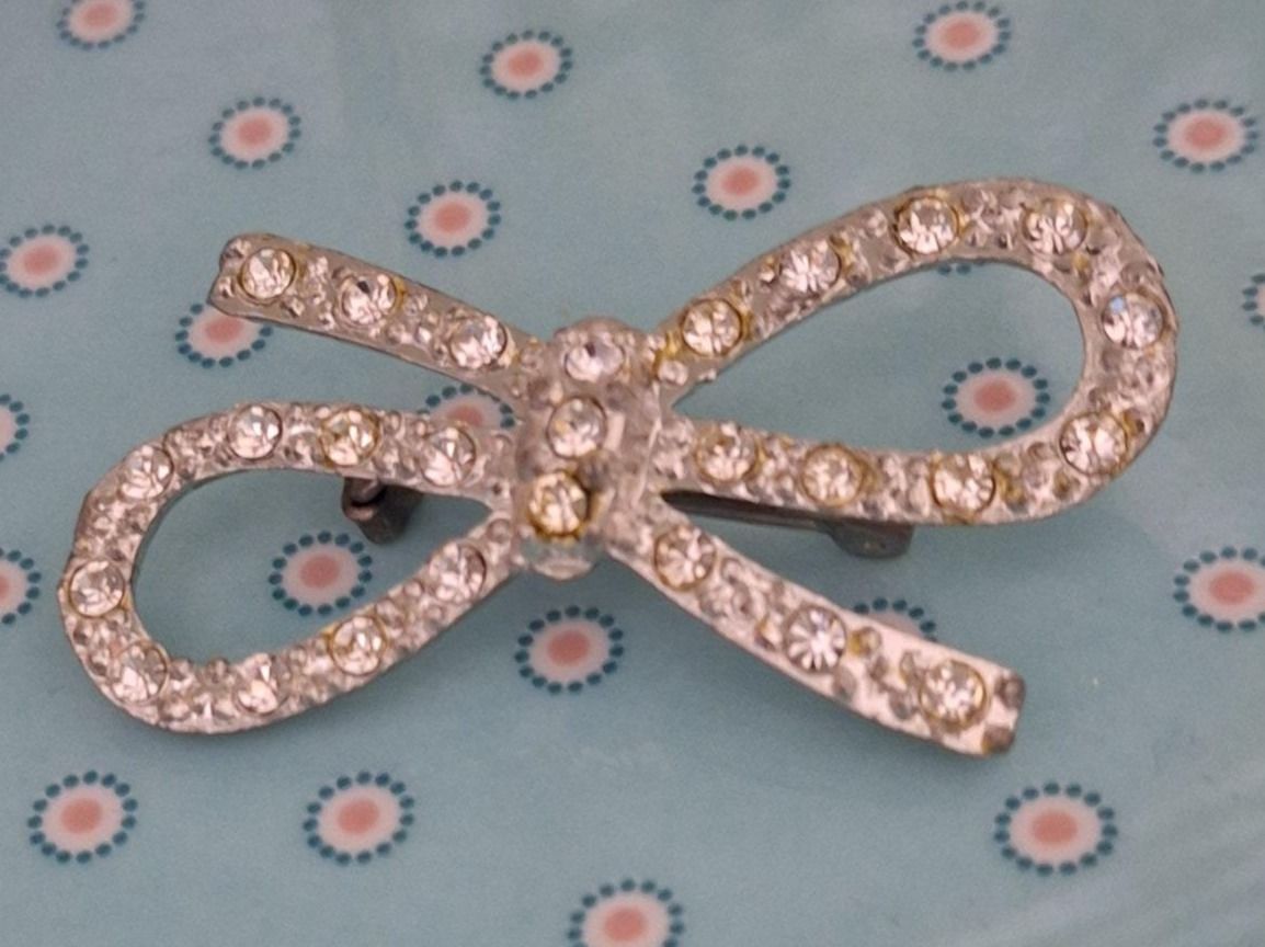 Spille & Fermagli: MÄSCHELI BROSCHE STRASS – Usato da Kerzers venduto da ExpressoTerreno
