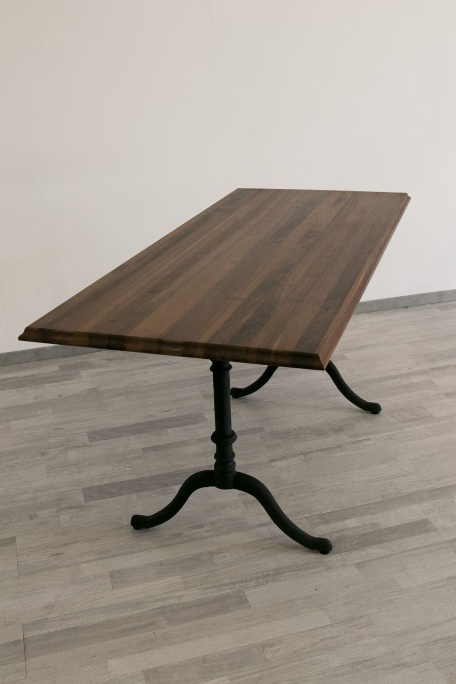 Tavoli: Neuer Beizentisch Nussbaum 180 x 75 cm – Nuovo (secondo la descrizione) da Zürich venduto da ZuercherBrockenhaus