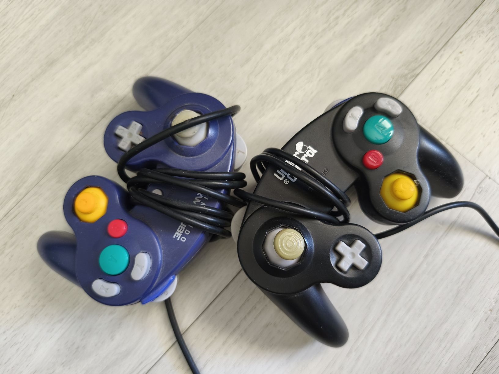 Nintendo Konsolen: GameCube with controllers, SmashBros,MarioParty4,memoryCard – Gebraucht aus Oberengstringen von mai_9jkk 1