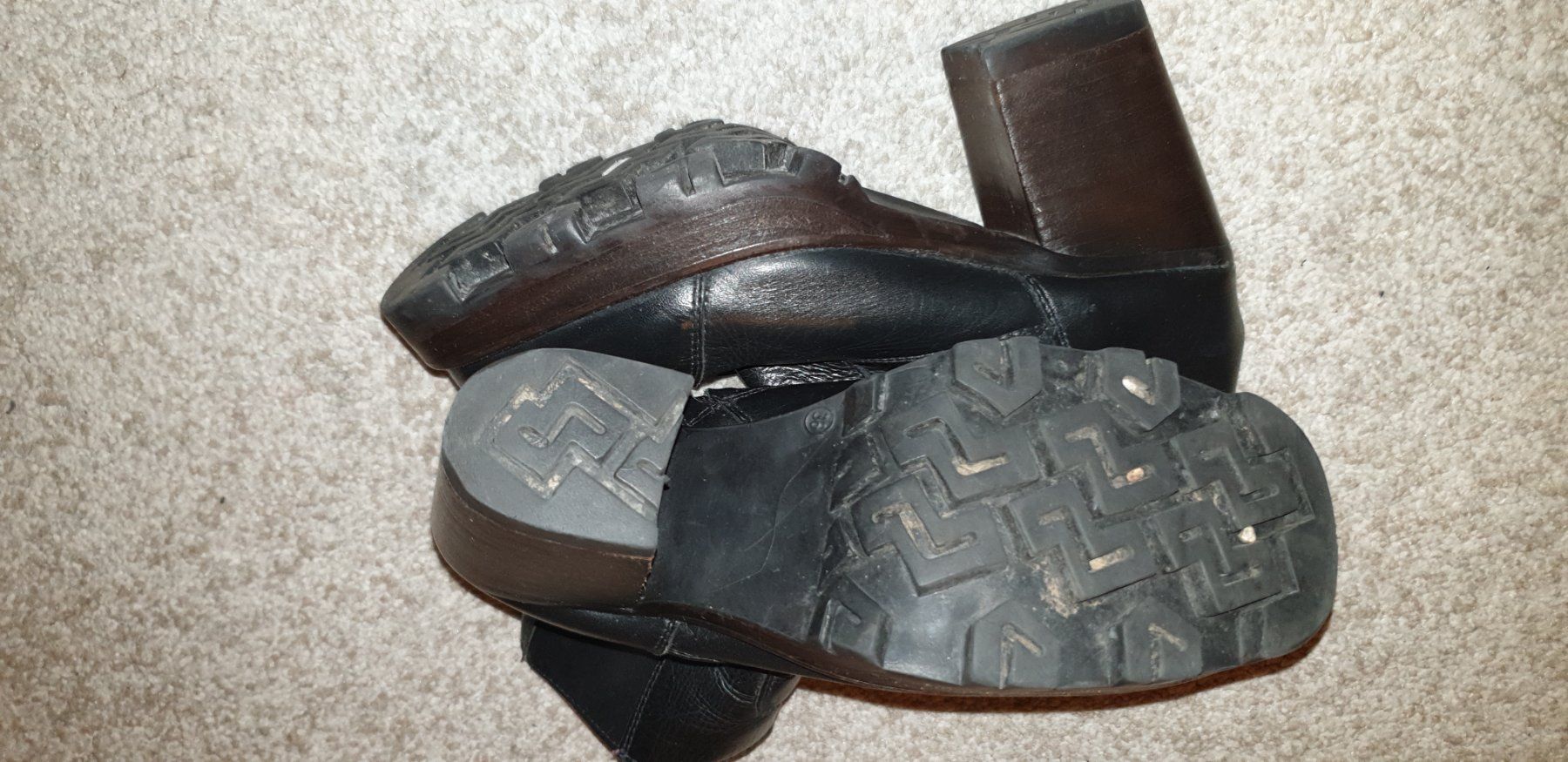 Scarpe da donna: Stiefel schwarz gr 37 – Usato da Gwatt (Thun) venduto da Letzte-Chance-III 3